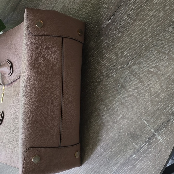 Michael kors purse - Picture 4 of 7